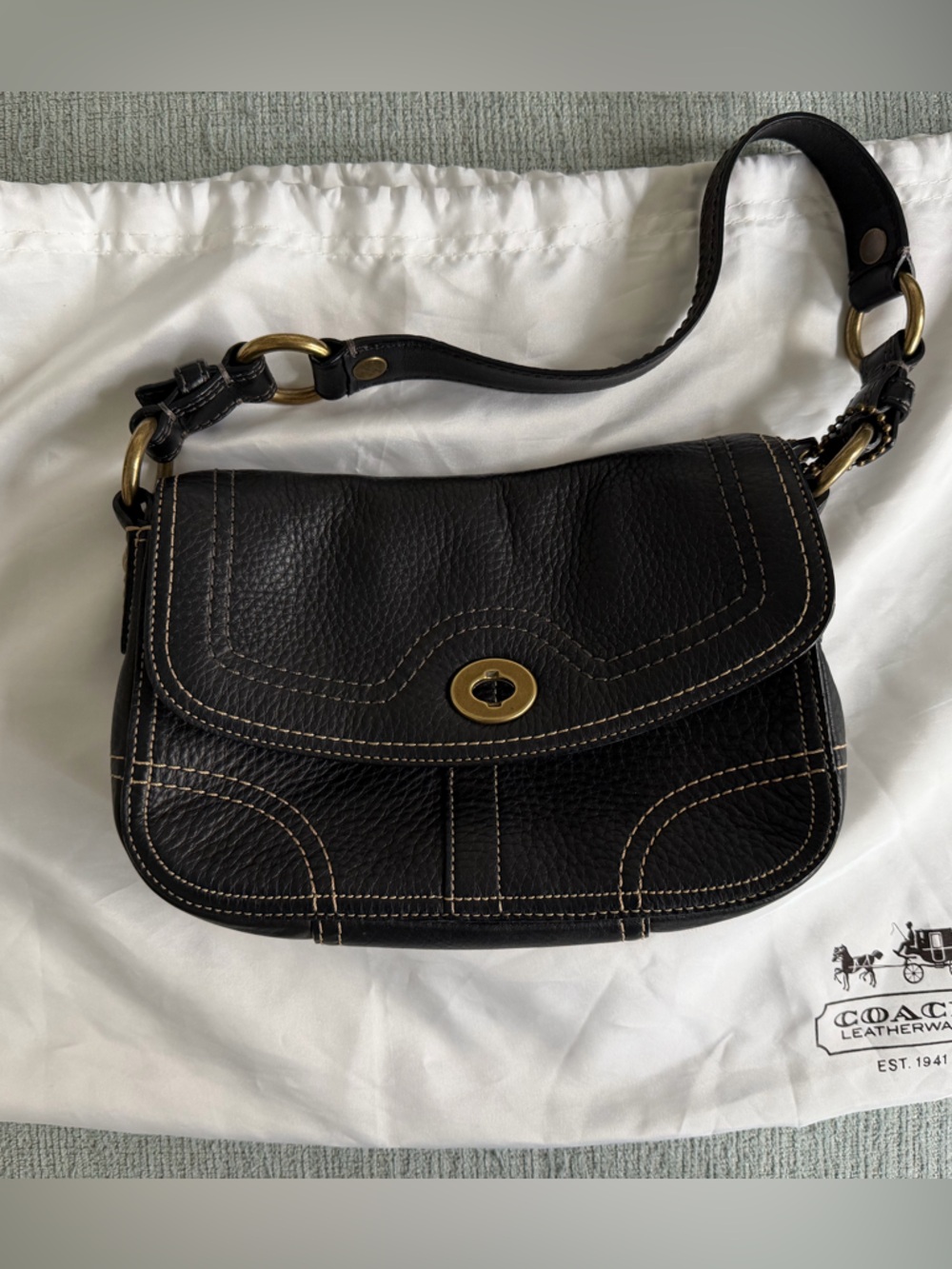 Vintage Coach Pebble Leather Shoulder Bag with Brass Turnlock - Picture 5 of 5